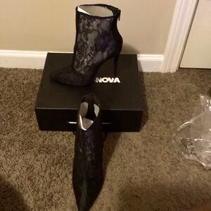 Black Cute & Stylish Fashion Nova Heels Size 7 In Women